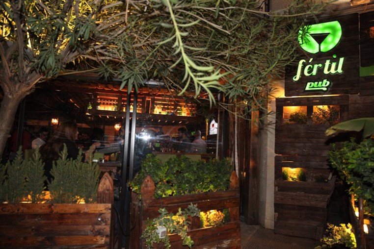 Fertil Pub on Saturday Night